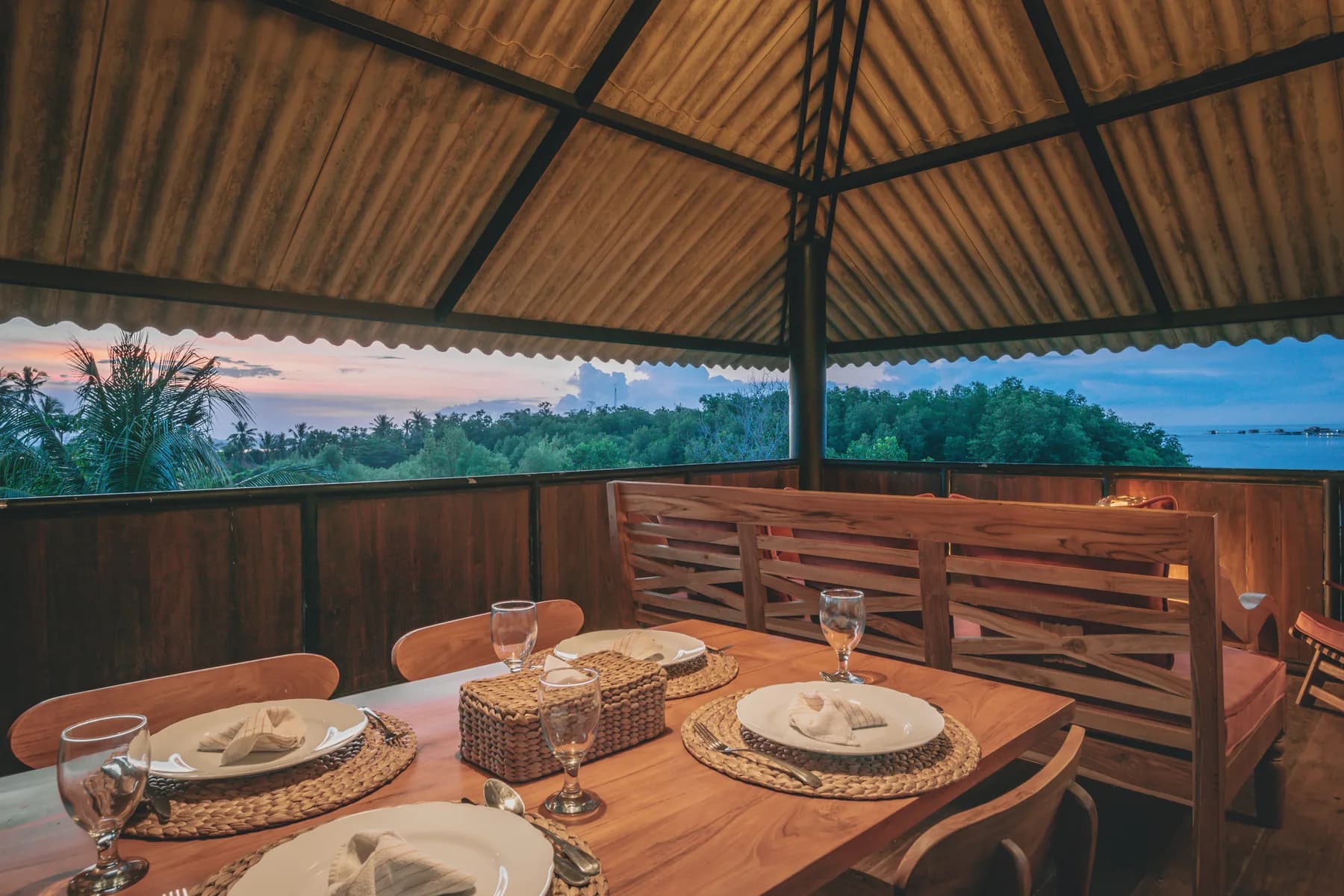 Open-air dining area at Lookout Loft